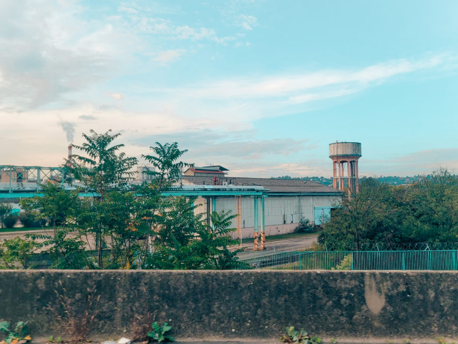 Usines du périphérique de Lyon, photographie par Barbara Ferreres, octobre 2024